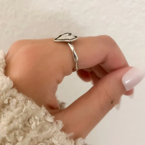 925 Sterling Silver Minimalist Black Heart Ring Dainty Heart Ring Black & Silver - Picture 3 of 9